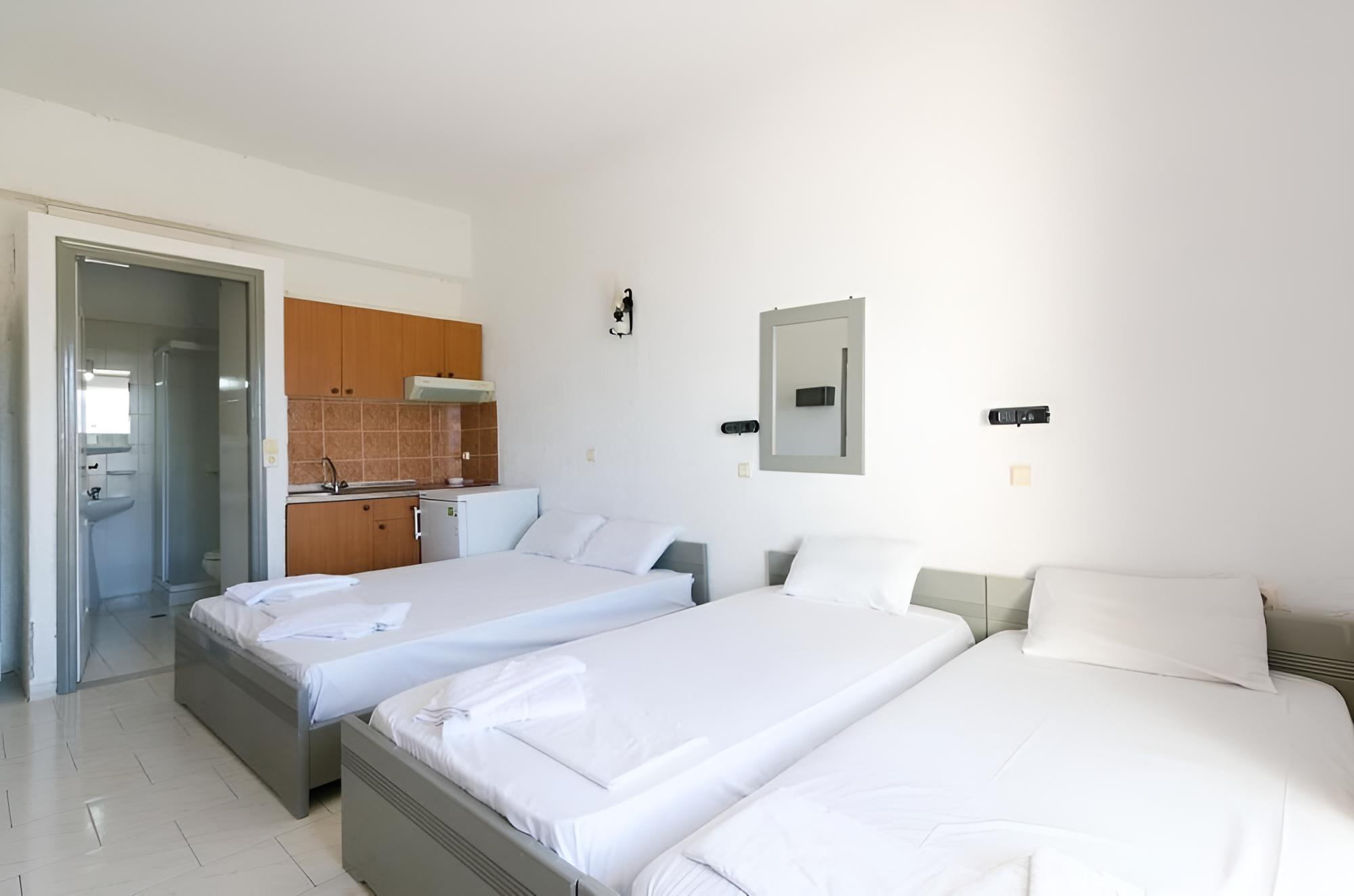 Standard Quadruple Room, Multiple Beds photo 1