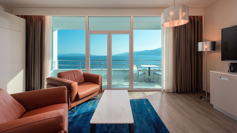 Suite, 1 Bedroom - Photo 3