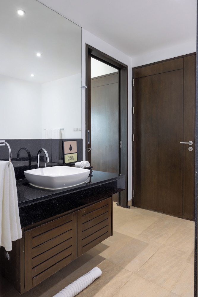 Deluxe King Room - Photo 4