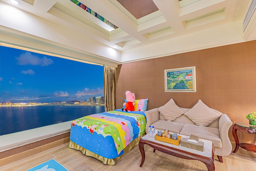Grand Palace Deluxe Sea View Family Room photo 1