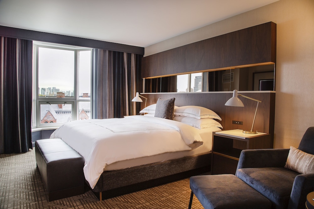 Room, 1 King Bed (Preferred King City View) - Photo 2