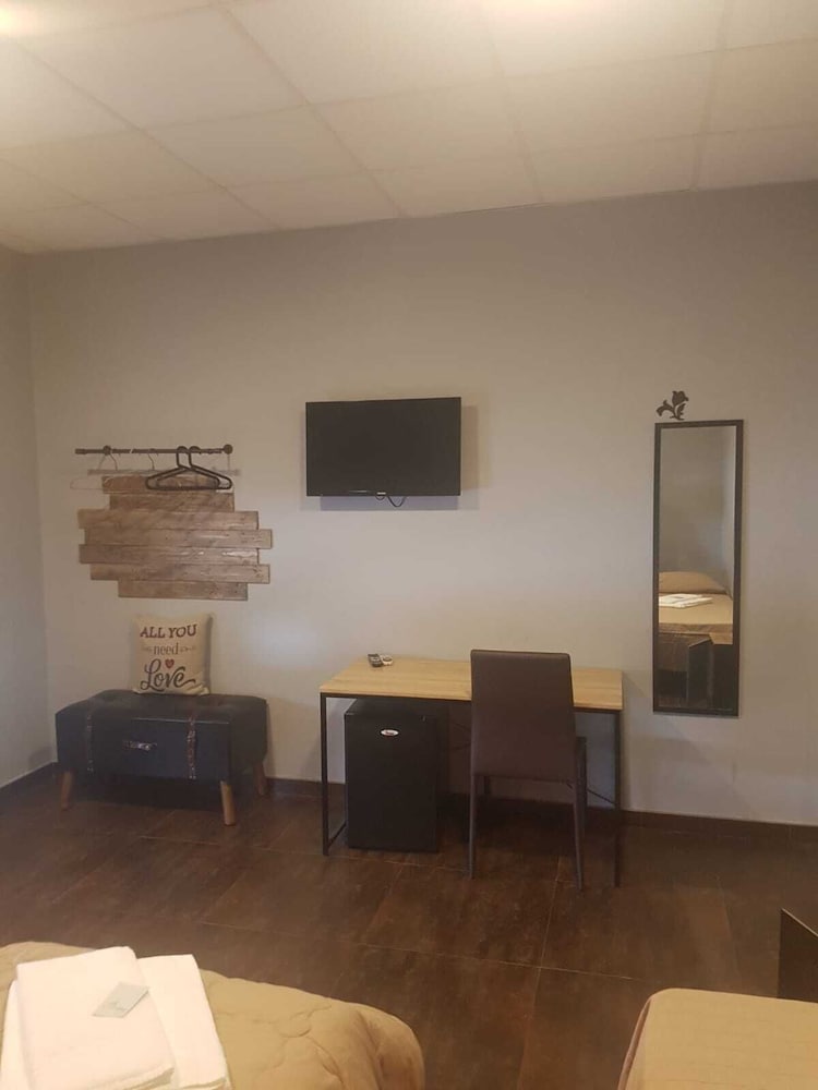 Deluxe Studio Suite, City View