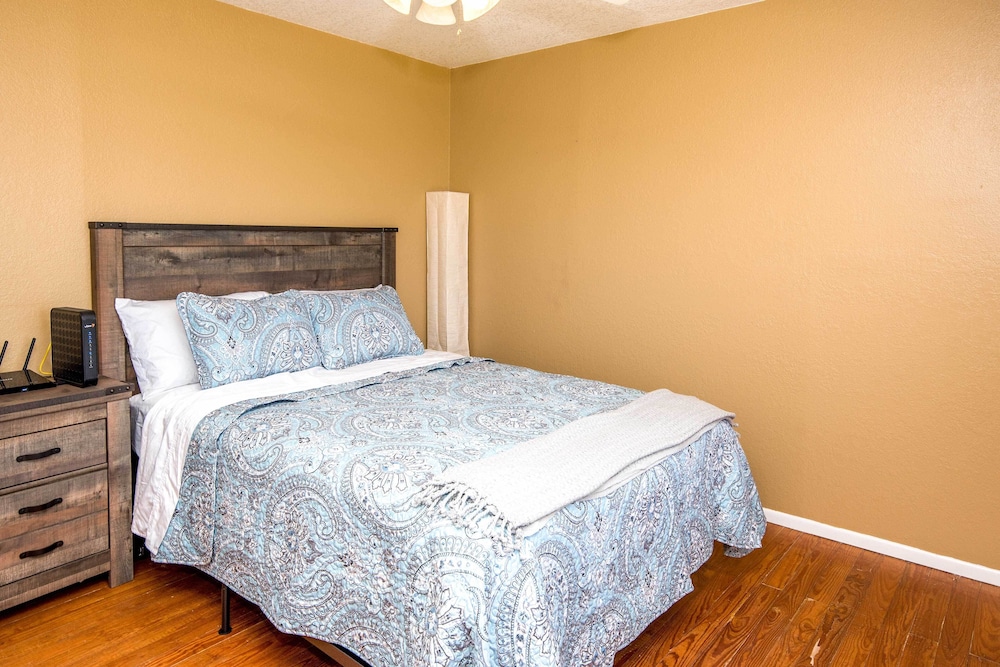 House (4 Bedrooms) photo 2