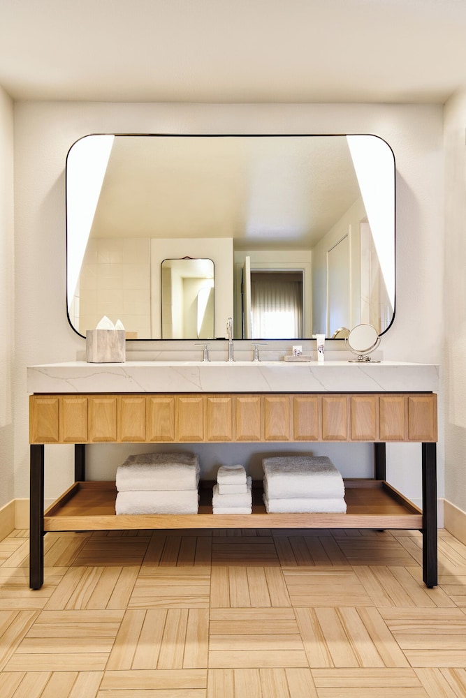 Grand Room, 1 Bedroom (opal, King, Two-story Villa)