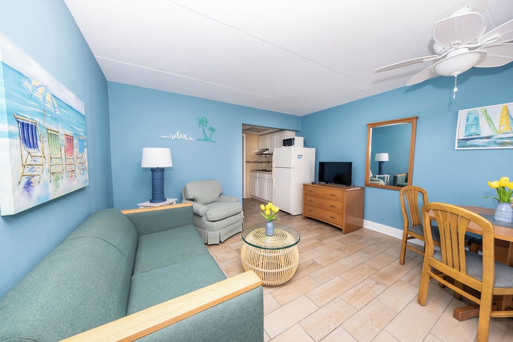 Family Room, 1 Bedroom, Pool View, Poolside