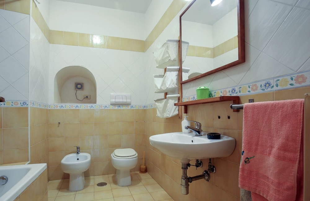 Family House, Ensuite photo 3