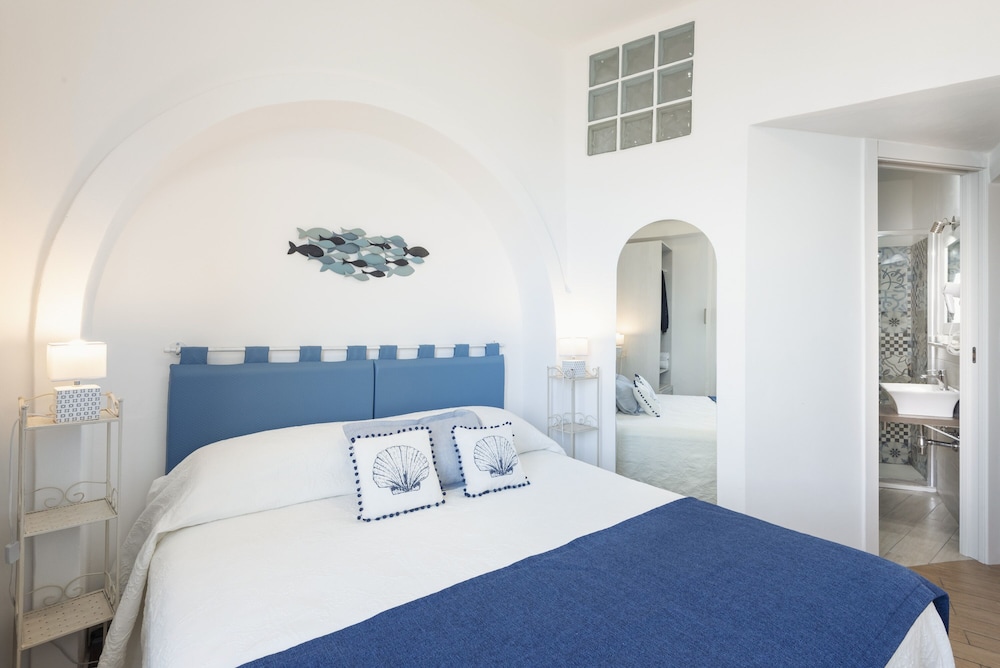 Economy Double or Twin Room, Sea View photo 2