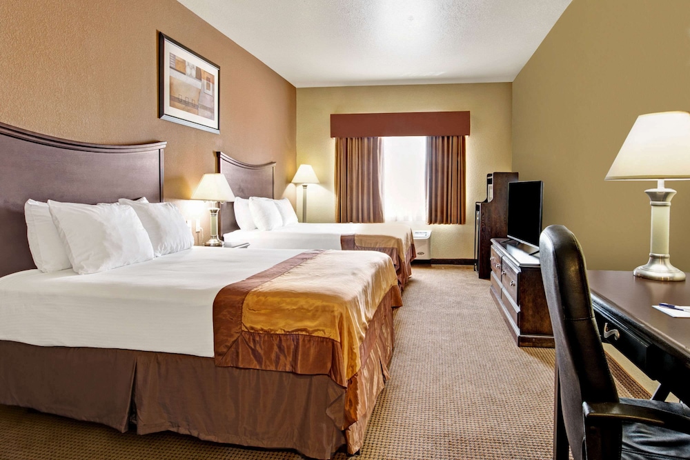 Standard Room, 2 Queen Beds - Photo 1
