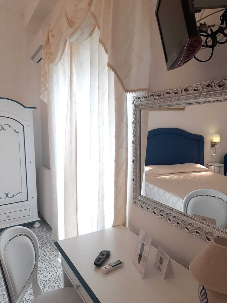 Superior Triple Room photo 3