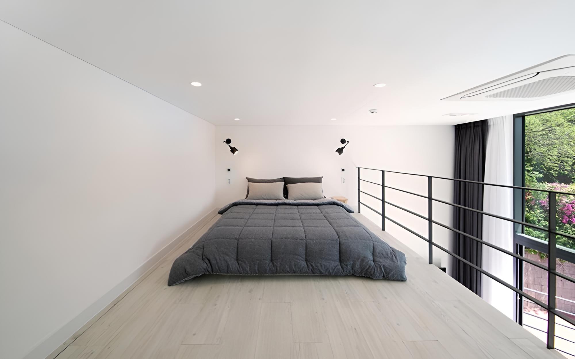 Room (204 (duplex)) photo 3