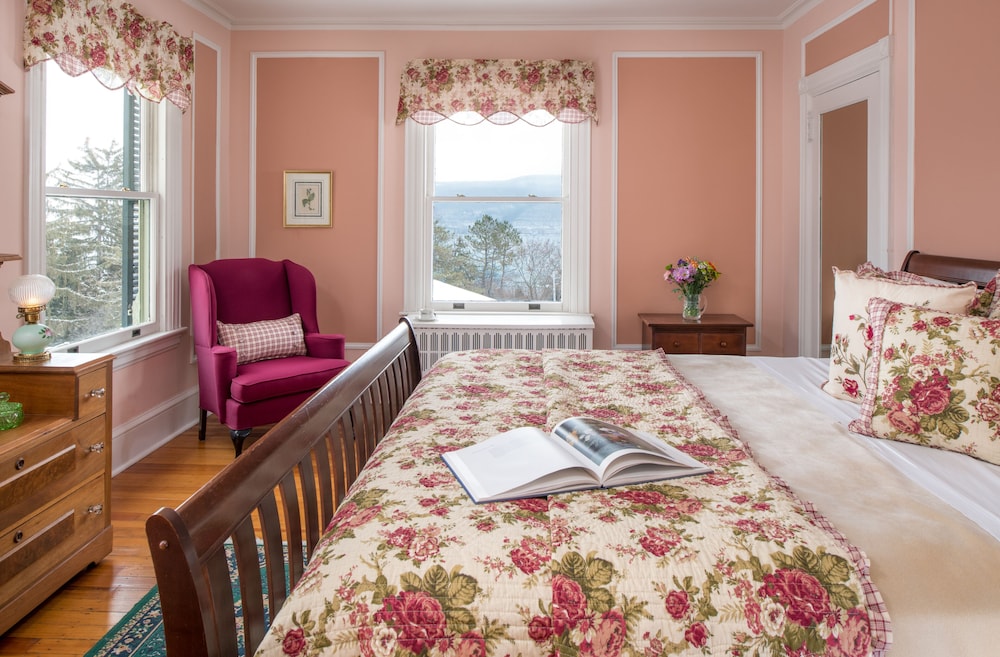Room, Private Bathroom (Room 9)