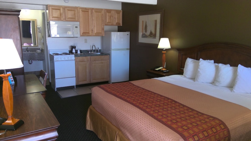 Standard Room, 1 King Bed, Kitchen photo 1