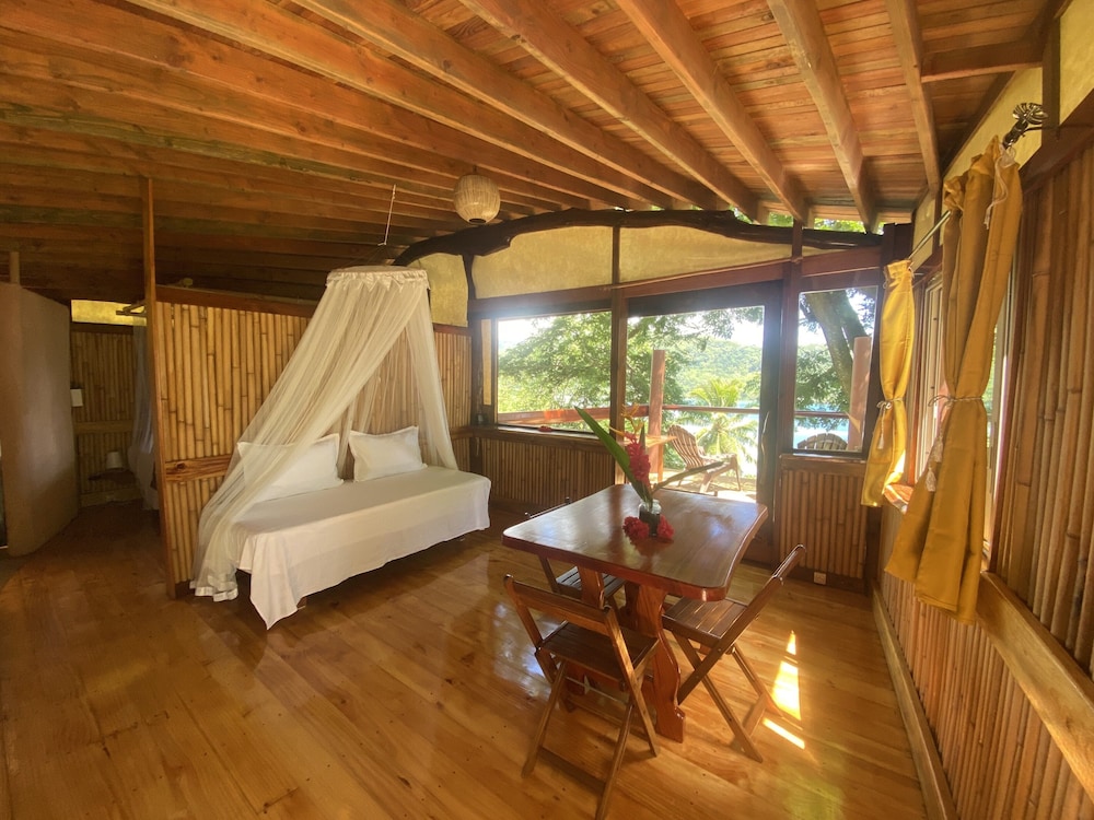 Bungalow, 1 Bedroom, Kitchenette, Ocean View (Fare Ho'e) photo 2