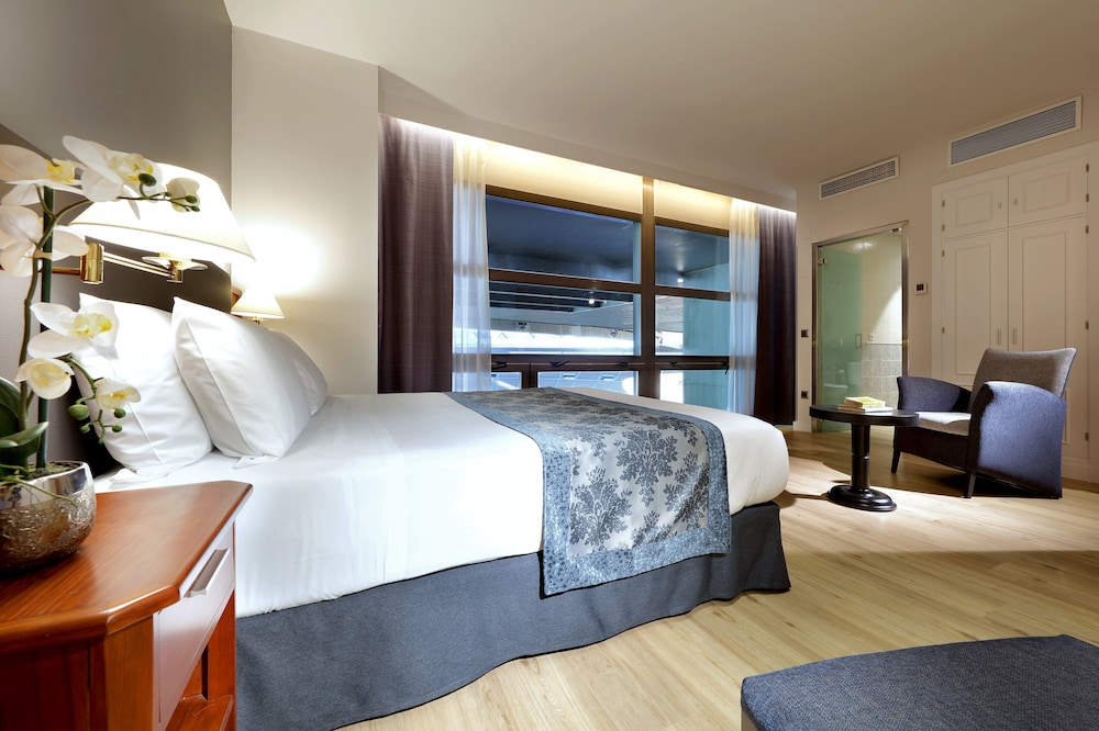 Double or Twin Room - Photo 9
