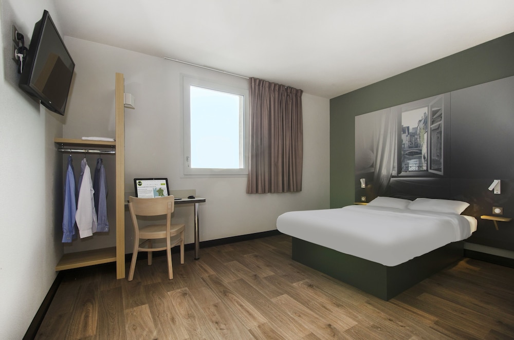 Double Room, Non Smoking - Photo 4