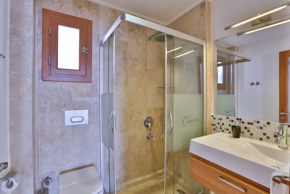 Comfort Apartment, 2 Bedrooms, Balcony, Partial Sea View photo 3
