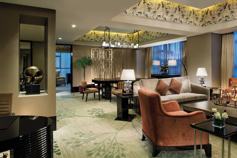 Suite, 1 King Bed, Kitchen (Embassador, Dining)