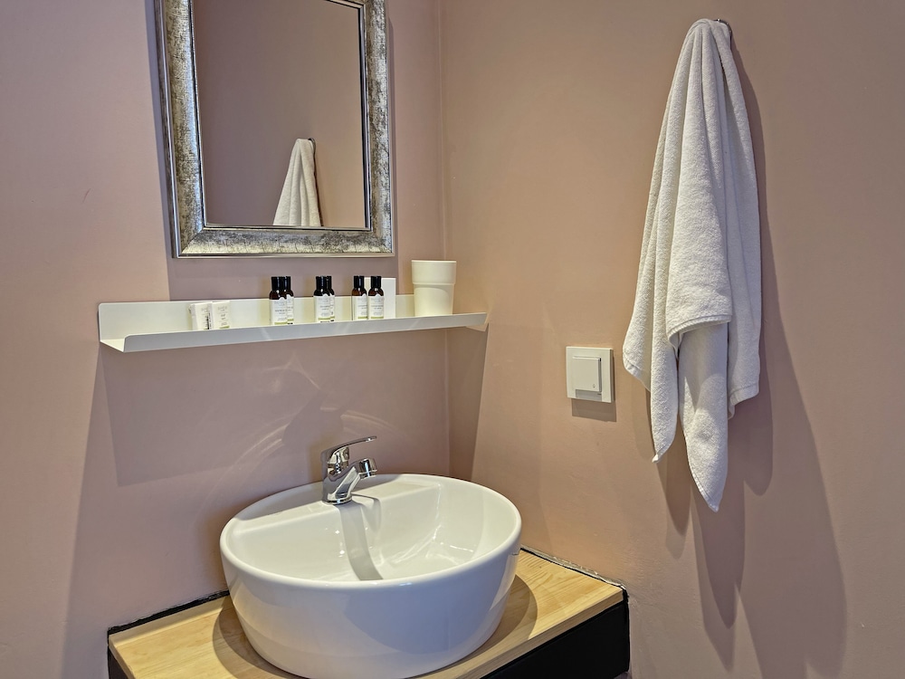 Standard Twin Room, Partial Sea View photo 2