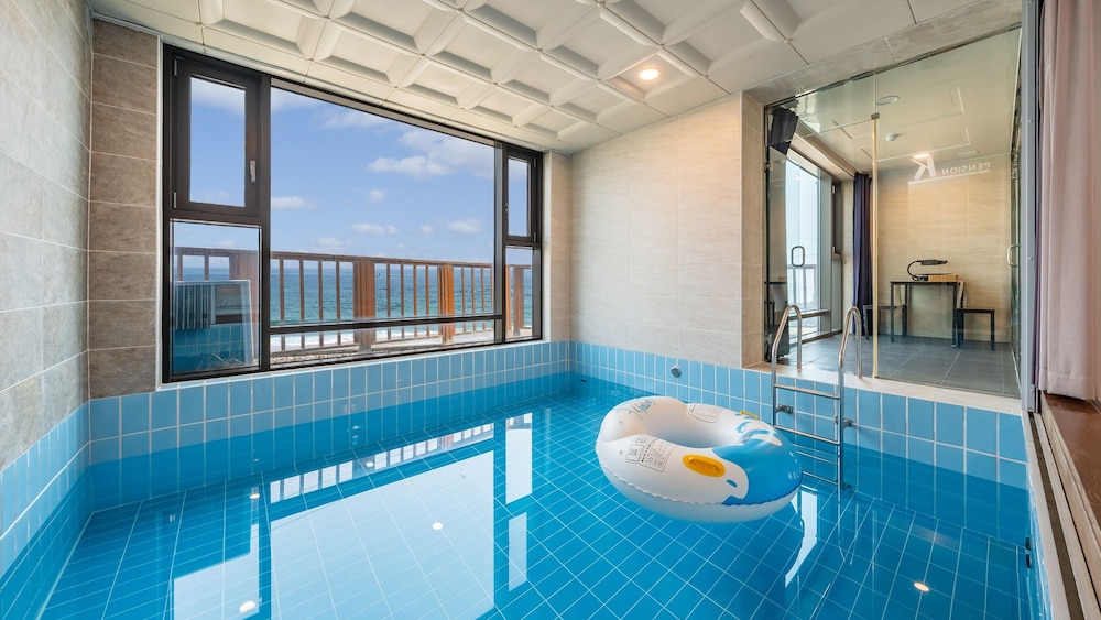 Basic Room, 1 Bedroom (A 102 (Ocean View,No pool uses)))