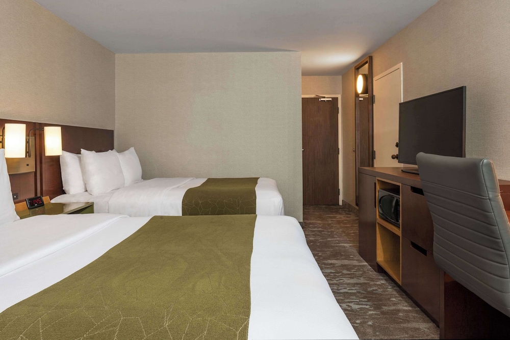 Room, 2 Queen Beds - Photo 4
