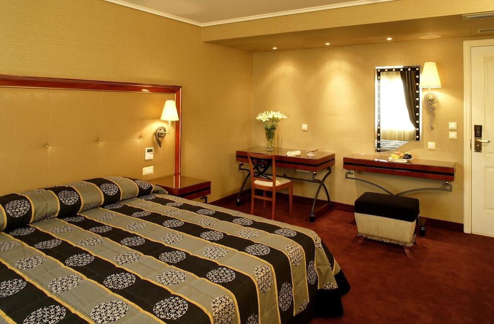 Standard Double or Twin Room thumbnail 5