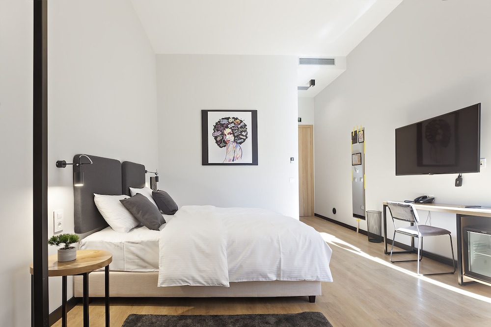 Superior Double or Twin Room - Photo 3