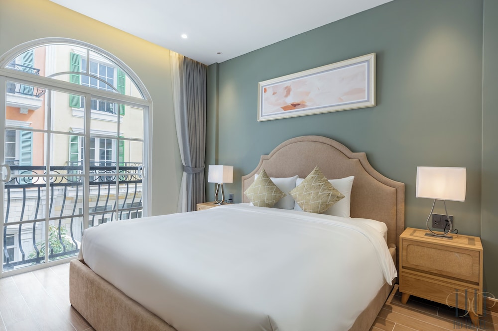 Luxury Double Room, City View