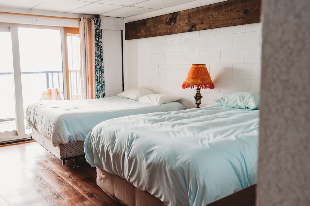 Panoramic Room, 2 Queen Beds, Balcony, Beachfront 206 photo 1