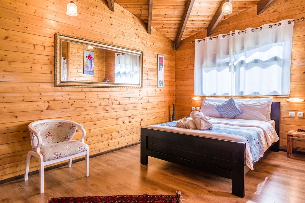 Classic Cabin, 1 Queen Bed, Non Smoking photo 1