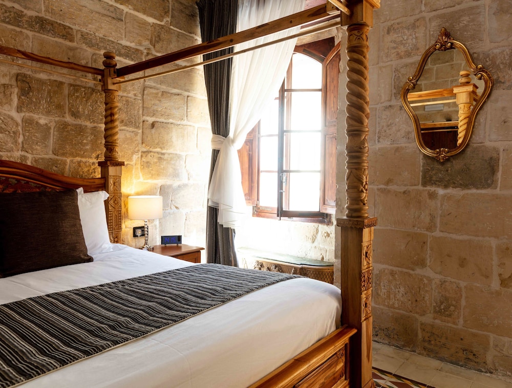 Deluxe Double Room, 1 King Bed, City View (d’Aragon)