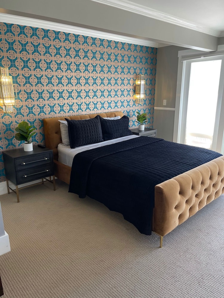Deluxe Studio, River View (G)