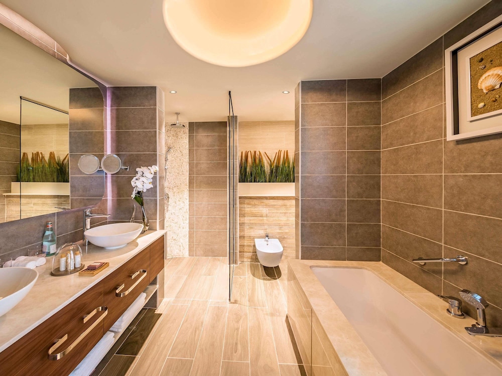 Penthouse Suite with Rooftop Terrace, Palm Sea View and Club Lounge Access thumbnail 5