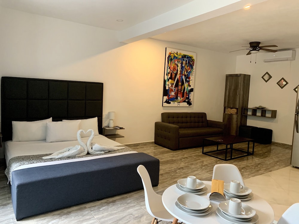 Luxury Suite, 1 King Bed with Sofa bed, Balcony, City View