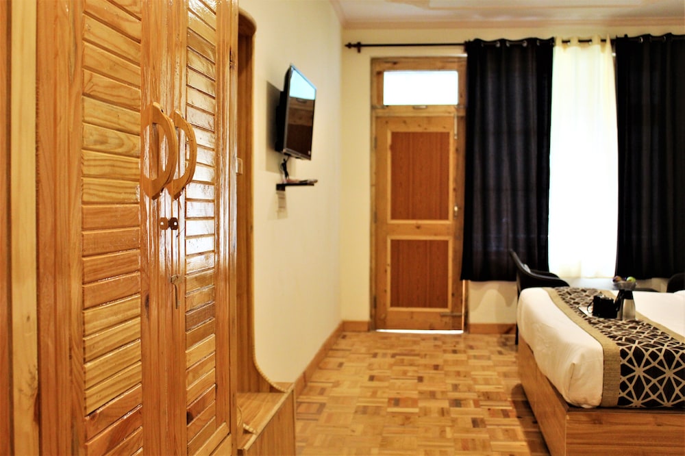 Premium Room - Photo 35