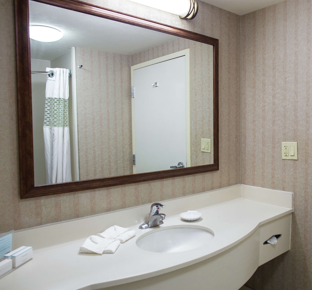Room, 2 Queen Beds - Photo 4