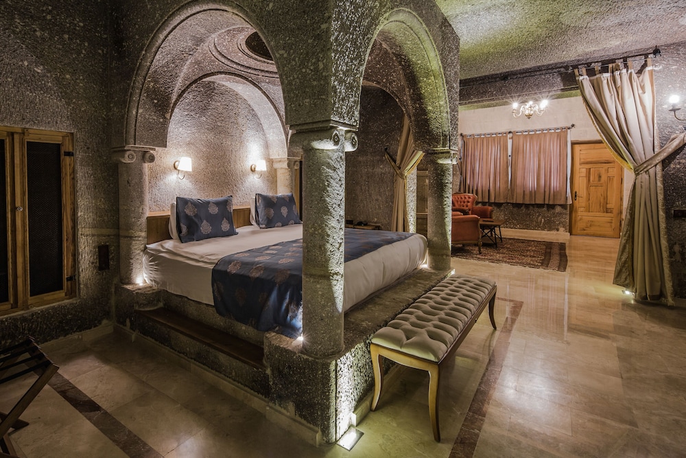Superior Suite, Courtyard View