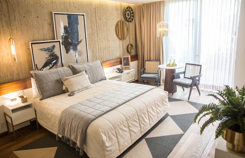Deluxe Room, 1 King Bed, Vineyard View photo 1