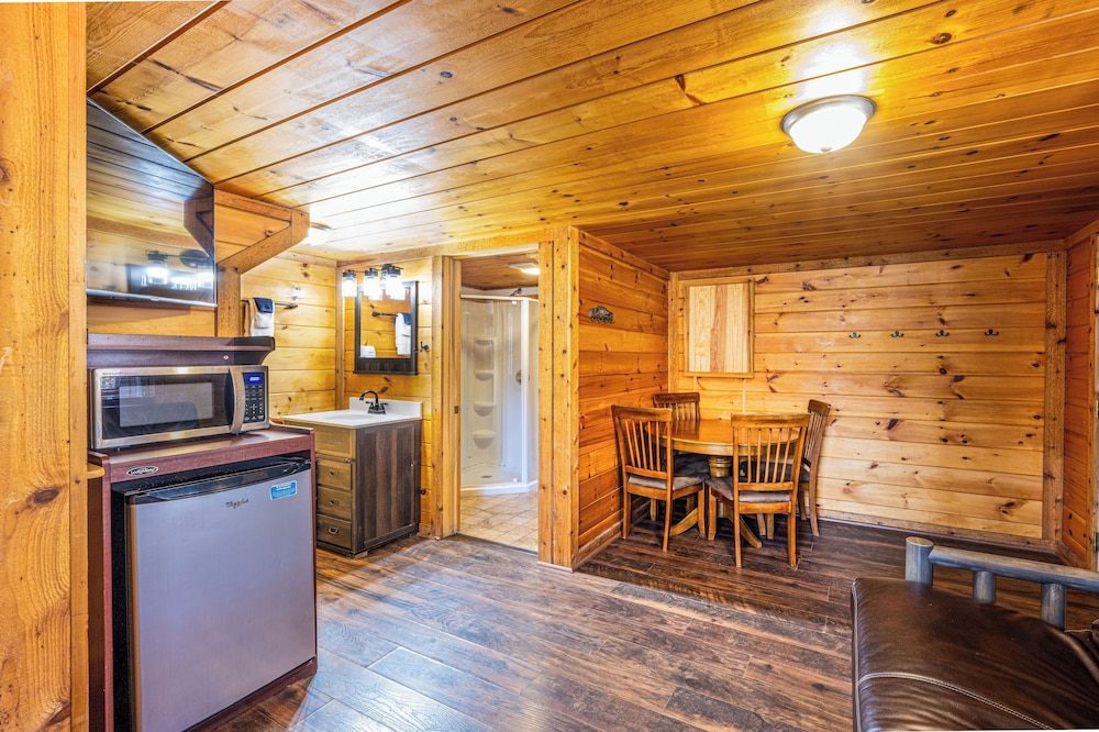 Loft Style Sportsman Cabin 3 Beds