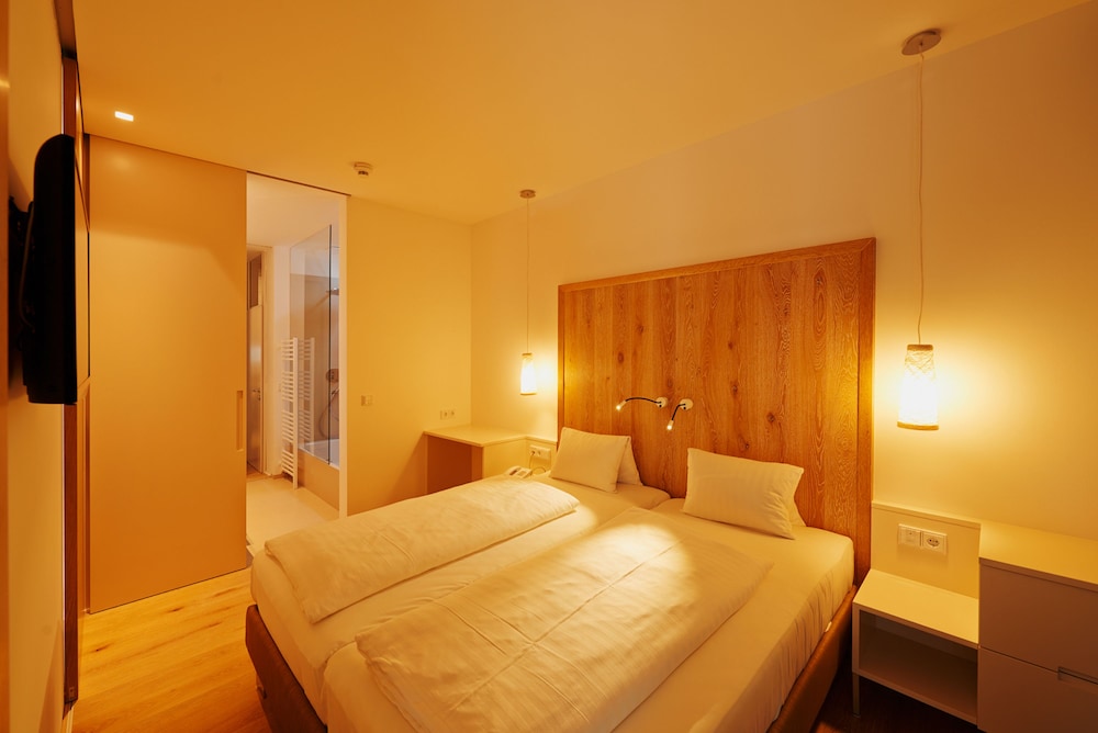 Panoramic Suite, 2 Bedrooms, Balcony, Lake View photo 2
