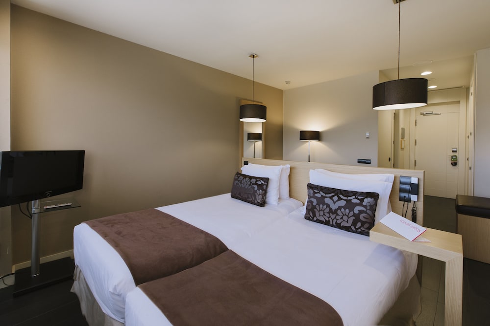 Standard Double or Twin Room (3 Adults) - Photo 1