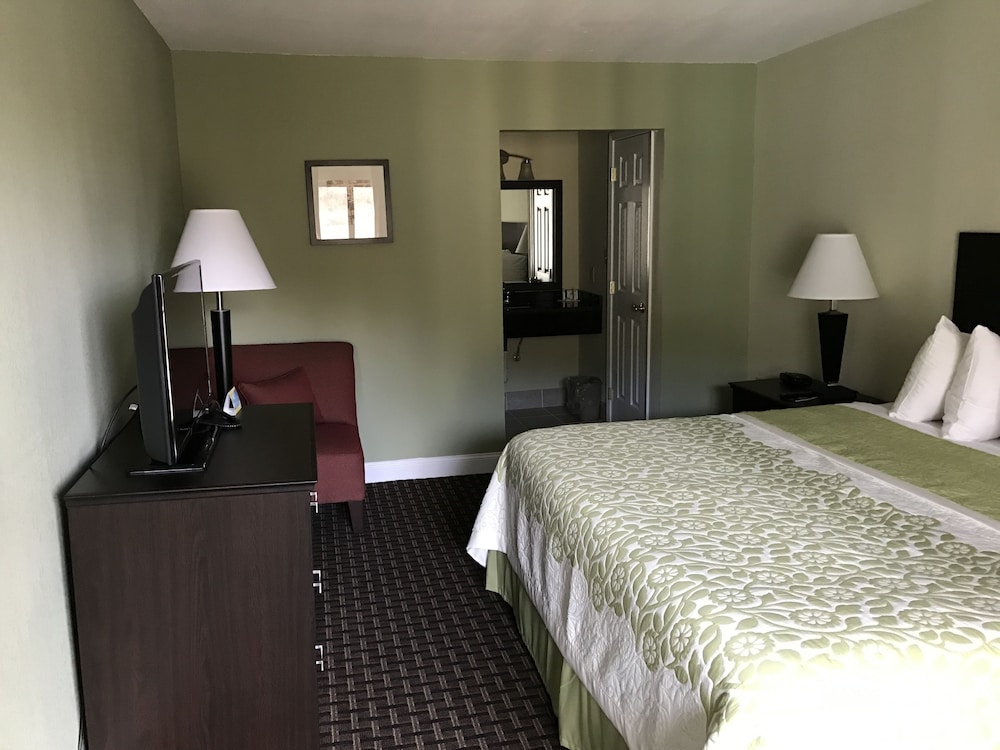 Suite, 1 King Bed, Non Smoking - Photo 3