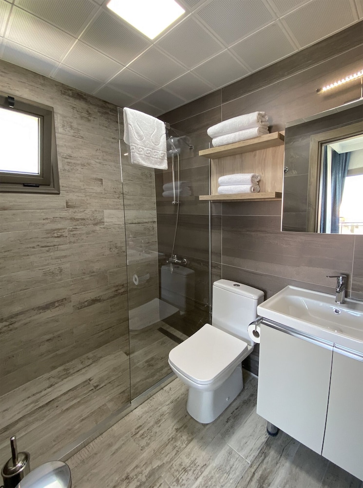 Standard Room, 1 Double Bed, Sea View, Garden Area photo 2