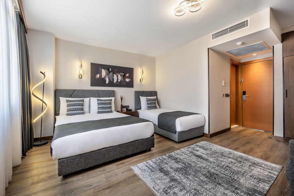 Deluxe Quadruple Room photo 2