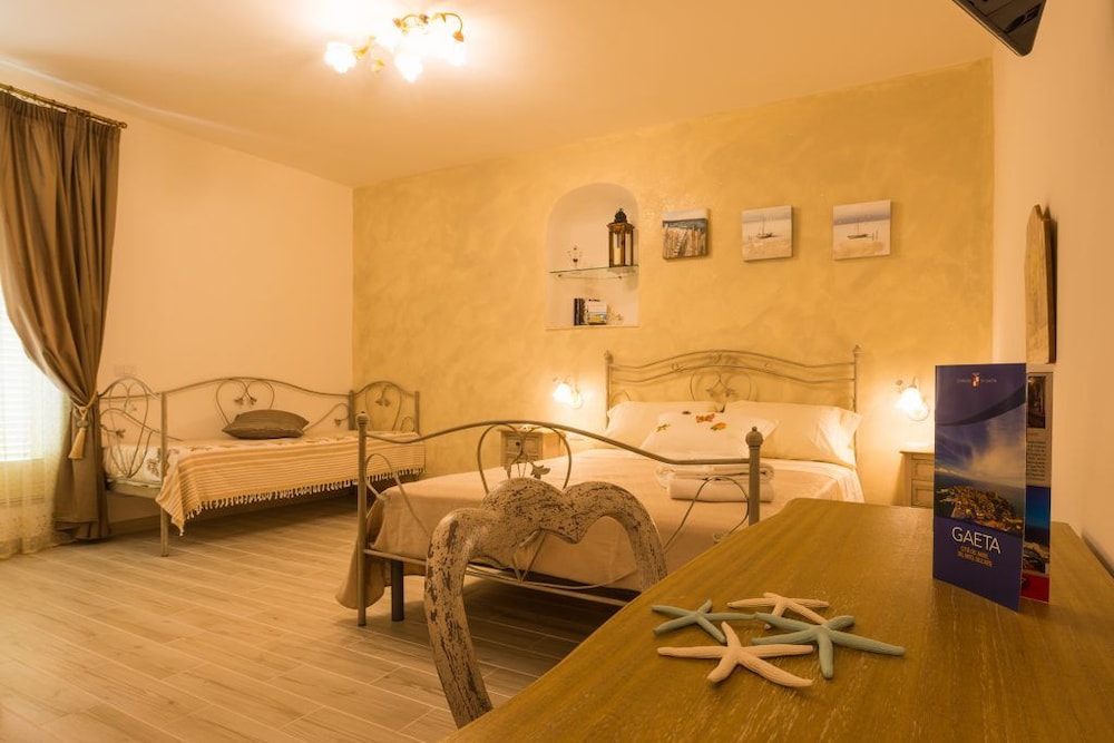 Triple Room (Sand)