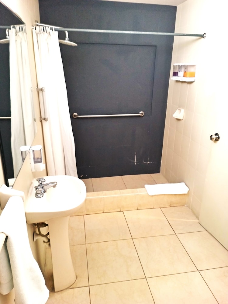 Business Twin Room photo 3