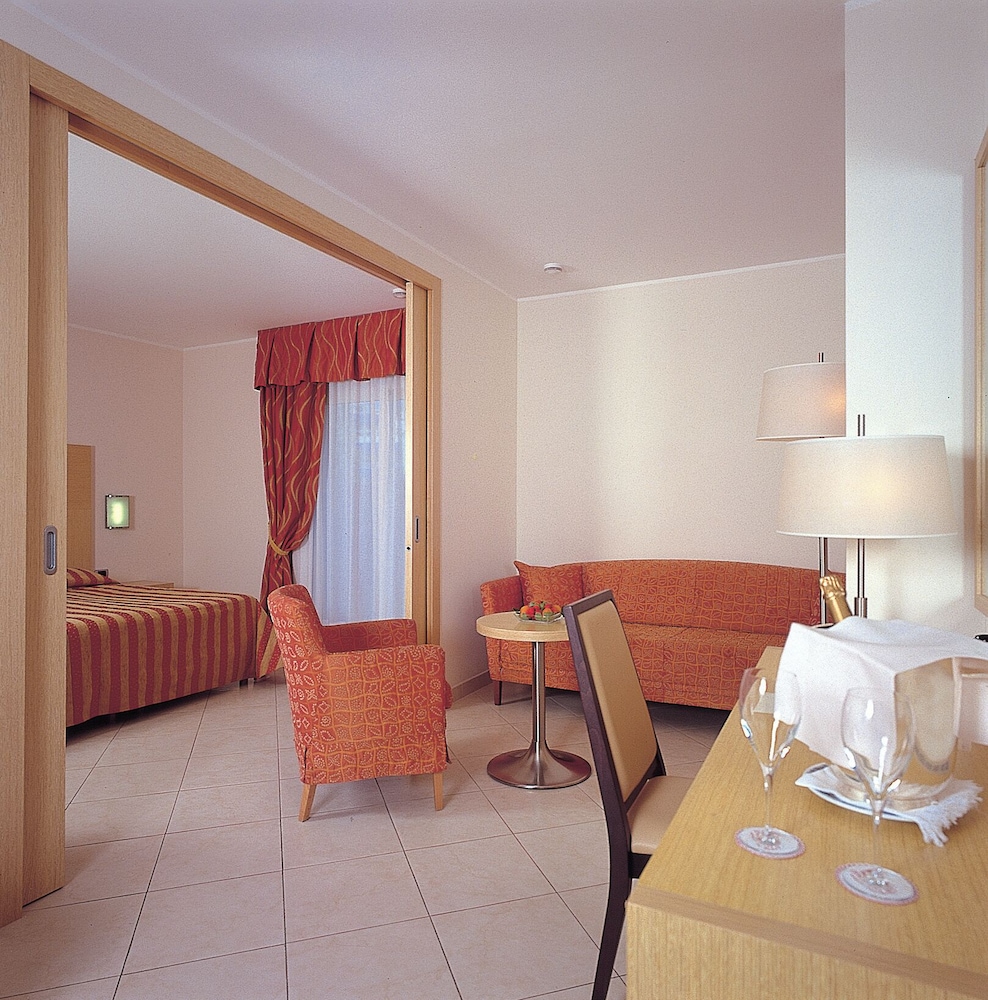 Junior Suite, Balcony, Garden View - Photo 3