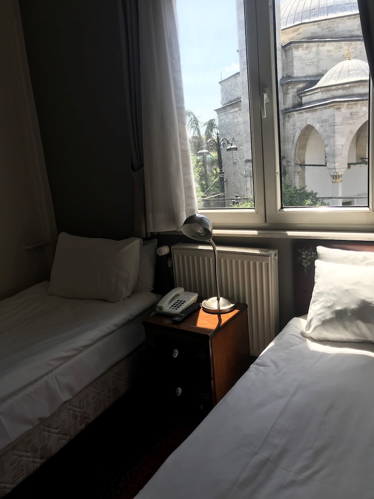 Economy Twin Room, 2 Twin Beds, City View photo 2