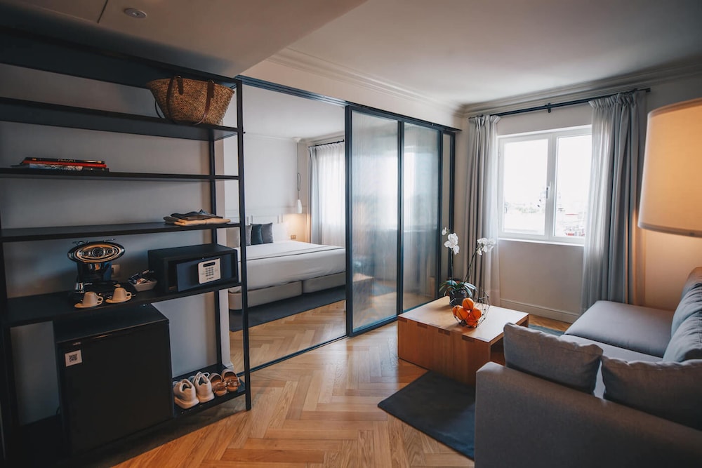 Luxury Suite, City View (High floor) thumbnail 6