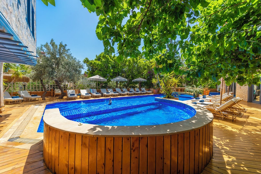 Double / Twin Room Pool View - Photo 4