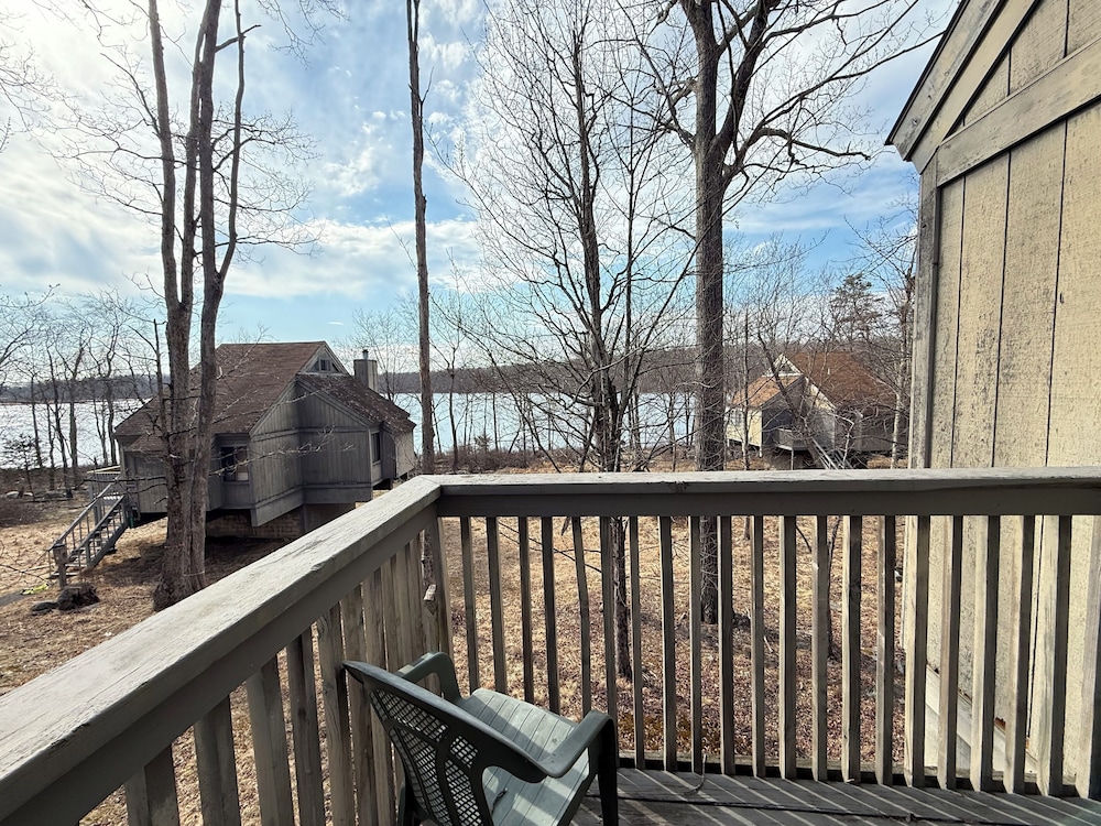 Tree House, Lake View photo 1